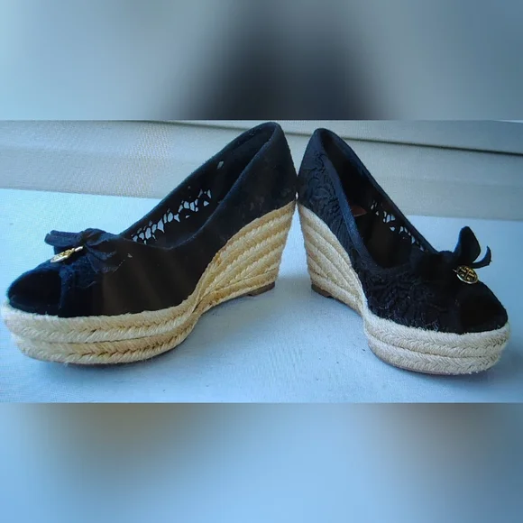 TORY BURCH JACKIE BLACK LACE CROCHET ESPADRILLE WEDGE GOLD LOGO WOMEN'S SIZE 8 - Picture 3 of 14